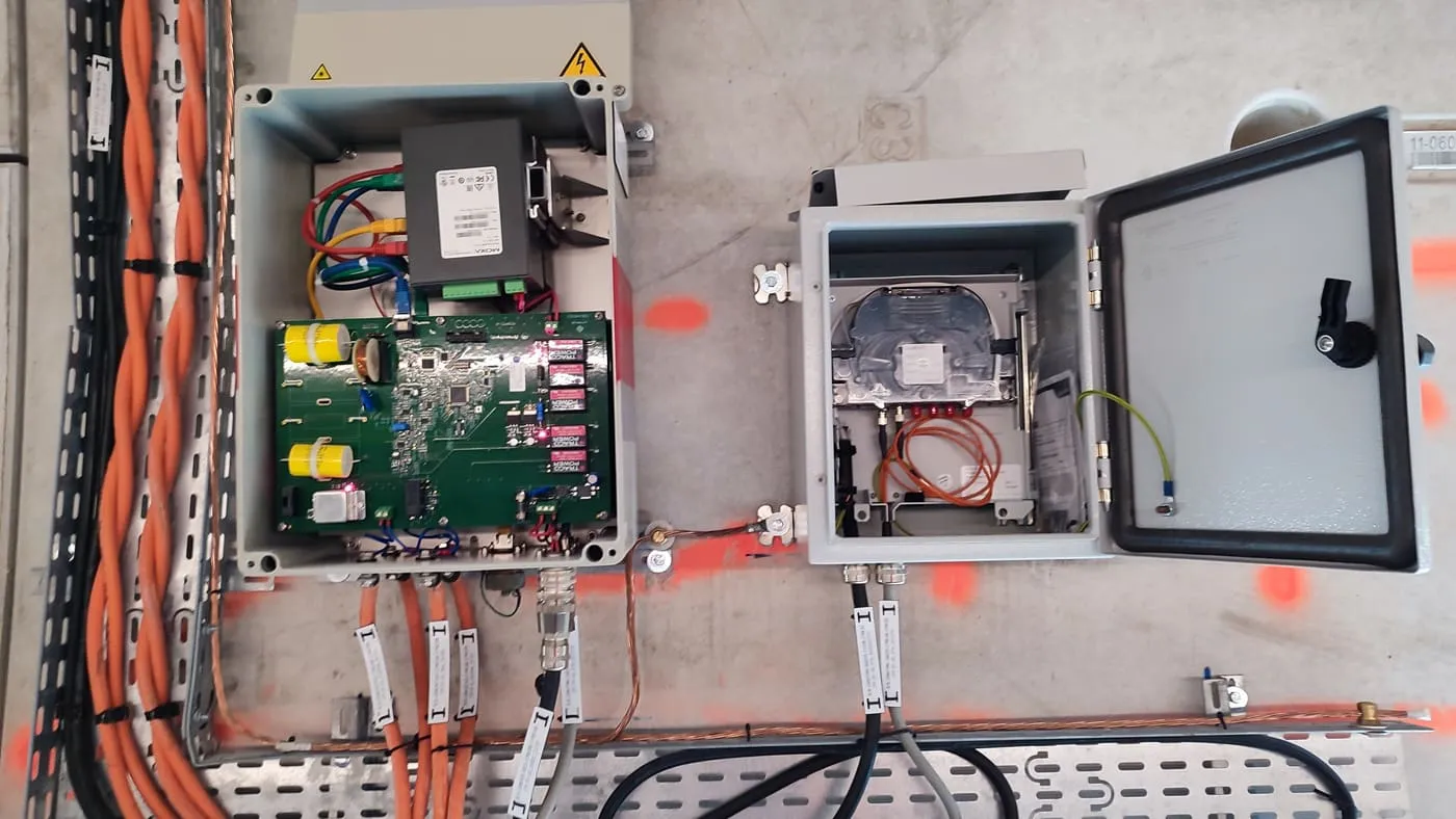 Tarjeta electrónica en un armario